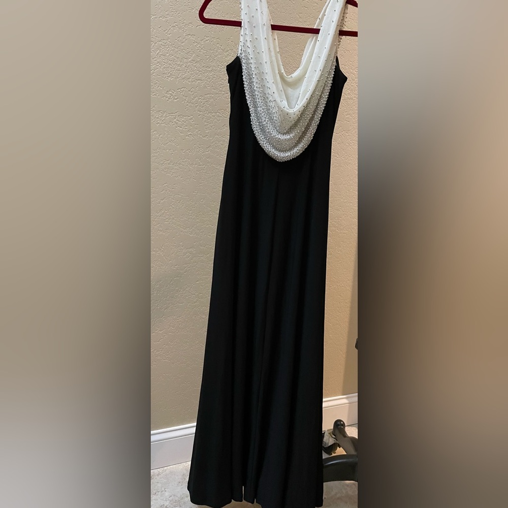 Elegant Black and White Maxi Dress